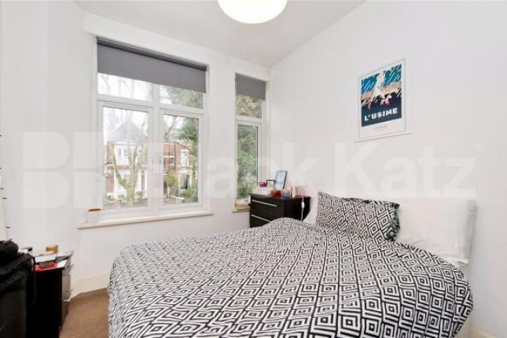 			2 Bedroom, 1 bath, 1 reception Apartment			 Mount View Road , FINSBURY PARK-STROUD GREEN 